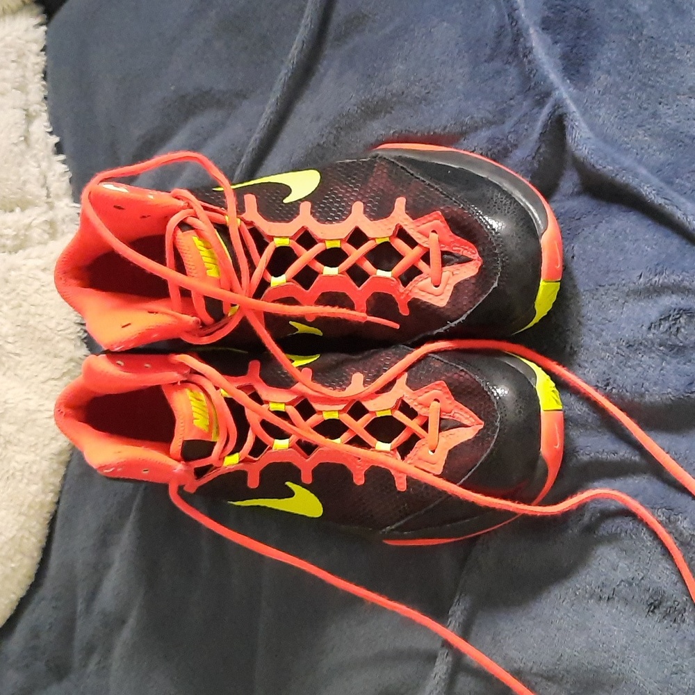 Basketball shoes size 10 in men's